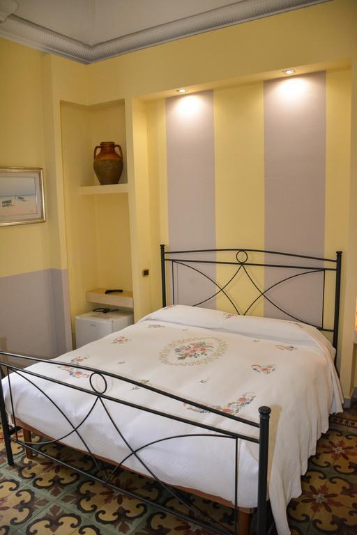 B&B Le Colonne Brindisi Exterior foto