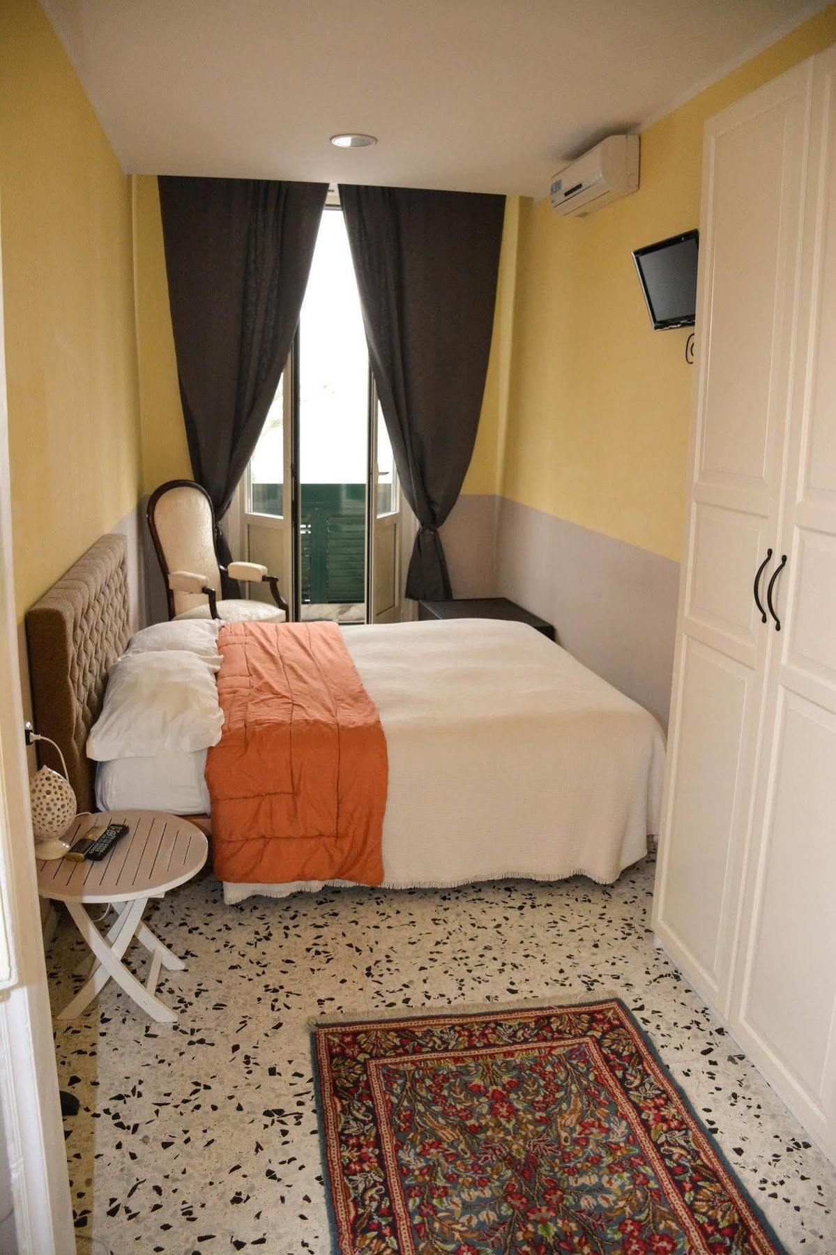 B&B Le Colonne Brindisi Exterior foto
