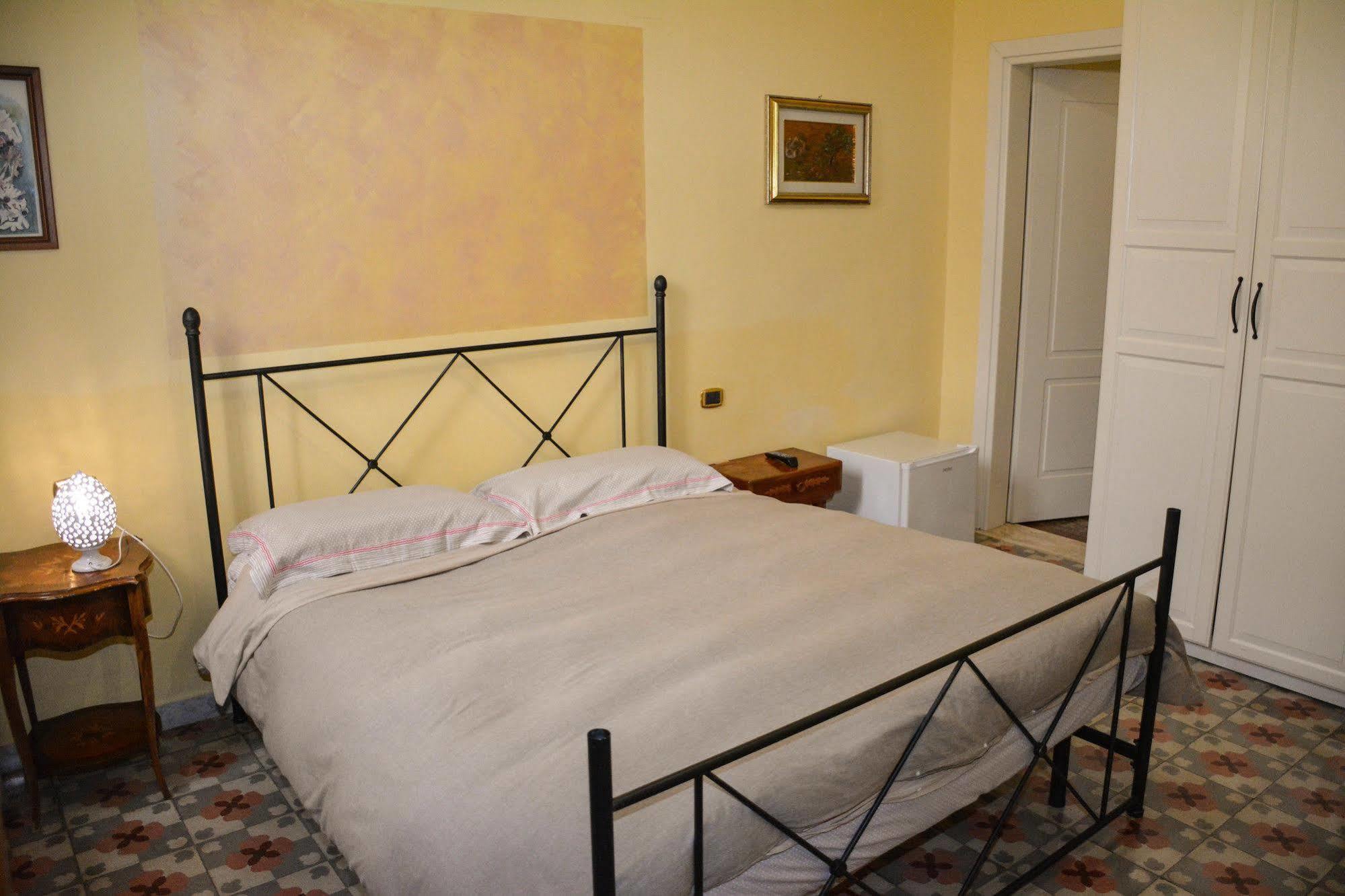 B&B Le Colonne Brindisi Exterior foto